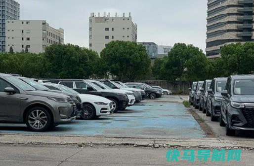 新车停车轮胎正方向盘不正什么问题？汽车泡水了保险公司赔新车吗