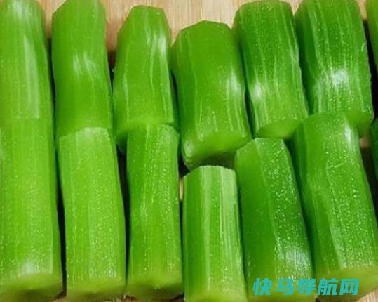 莴笋黄瓜一起吃有哪些好处？莴笋中间有红色的了能吃吗？
